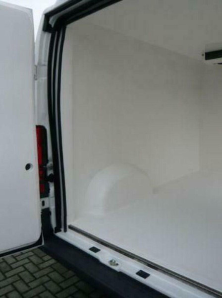 Peugeot Boxer BlueHDI 35 L2H2 Hűtős furgon Frigosoft 4500 - Komercauto refrižerators: foto 4 Peugeot Boxer BlueHDI 35 L2H2 Hűtős furgon Frigosoft 4500 - Komercauto refrižerators: foto 4