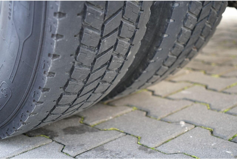 Kravas automašīna ar slēgto virsbūvi Renault D 210: foto 19