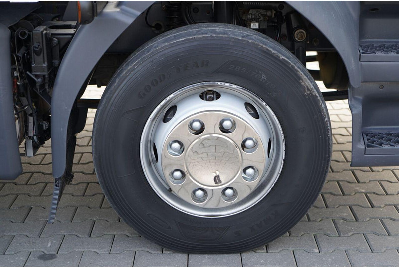 Kravas automašīna ar slēgto virsbūvi Renault D 210: foto 18