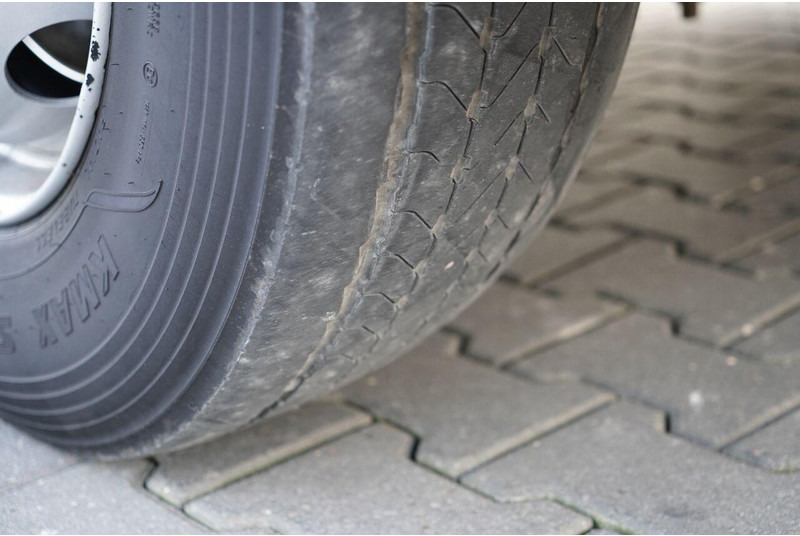 Kravas automašīna ar slēgto virsbūvi Renault D 210: foto 17