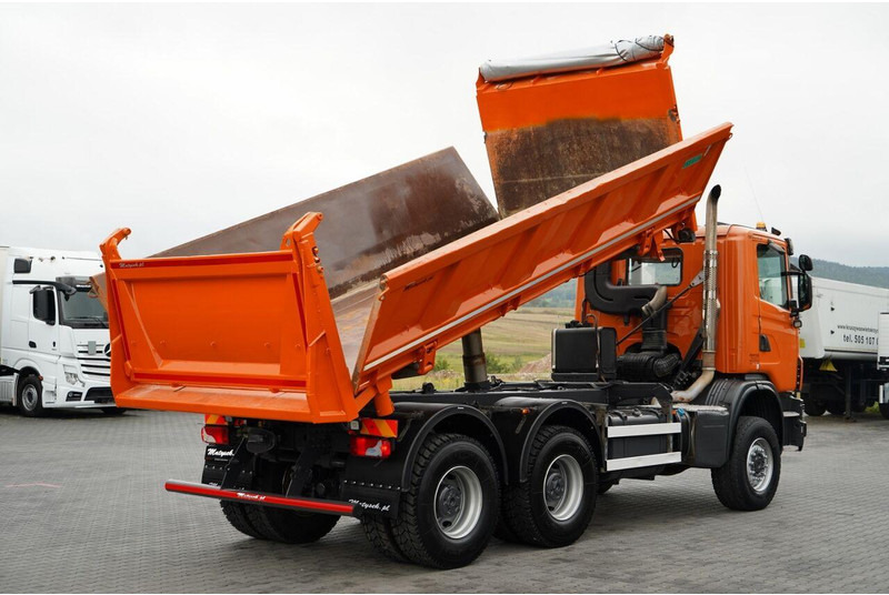 Scania G 440 / 6x6 / WYWROTKA TRZY-STRONNA / 2X HYDROBURTA / BOARDMATIC - Kravas automašīna pašizgāzējs: foto 5 Scania G 440 / 6x6 / WYWROTKA TRZY-STRONNA / 2X HYDROBURTA / BOARDMATIC - Kravas automašīna pašizgāzējs: foto 5