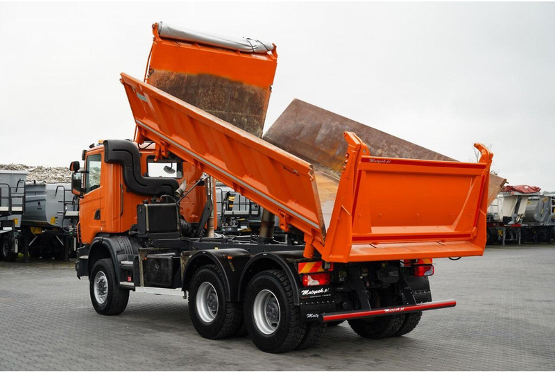 Scania G 440 / 6x6 / WYWROTKA TRZY-STRONNA / 2X HYDROBURTA / BOARDMATIC - Kravas automašīna pašizgāzējs: foto 4 Scania G 440 / 6x6 / WYWROTKA TRZY-STRONNA / 2X HYDROBURTA / BOARDMATIC - Kravas automašīna pašizgāzējs: foto 4