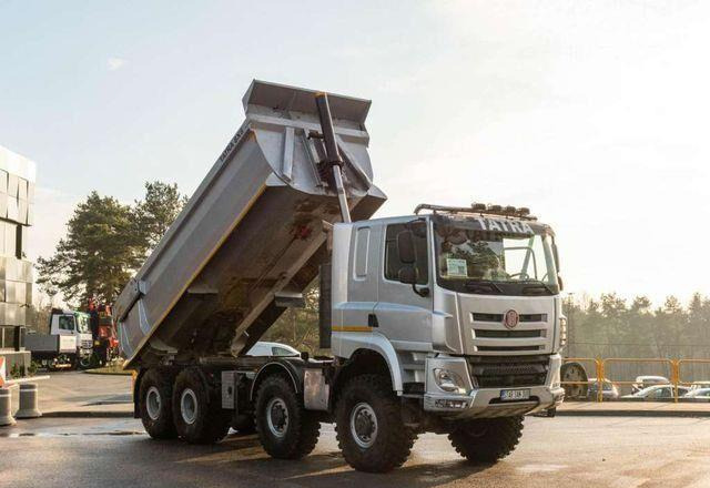 Tatra PHOENIX 8x8 Tipper - Kravas automašīna pašizgāzējs, Kravas auto ar manipulatoru: foto 2 Tatra PHOENIX 8x8 Tipper - Kravas automašīna pašizgāzējs, Kravas auto ar manipulatoru: foto 2