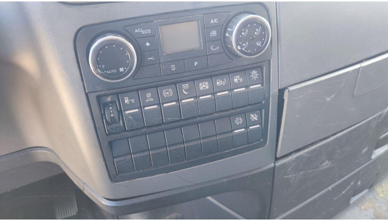 MAN TGX 18.265 Lowdeck - MEGA - Vilcējs: foto 5 MAN TGX 18.265 Lowdeck - MEGA - Vilcējs: foto 5