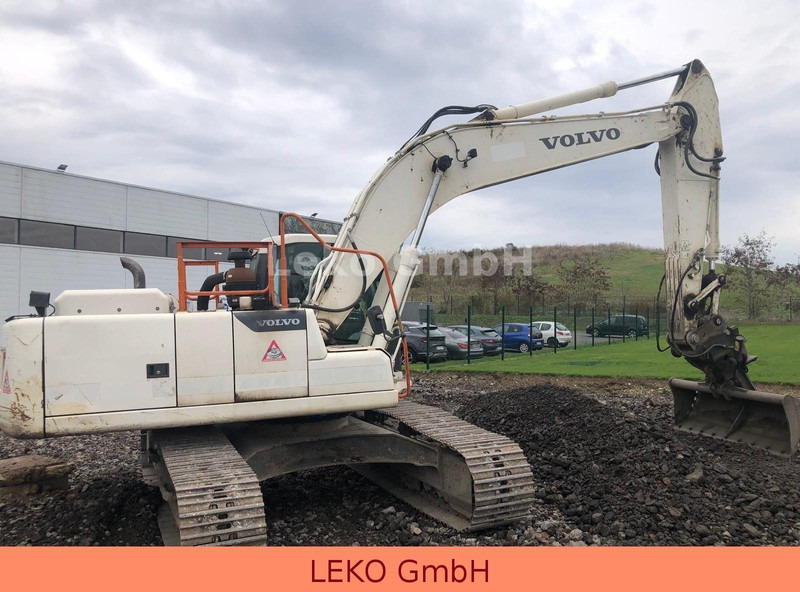 Volvo EC220DL - Kāpurķēžu ekskavators: foto 2 Volvo EC220DL - Kāpurķēžu ekskavators: foto 2