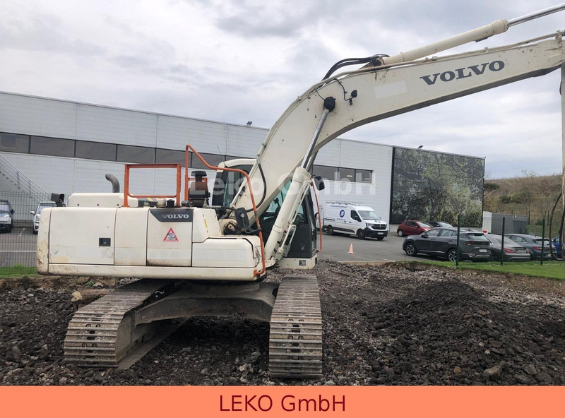 Volvo EC220DL - Kāpurķēžu ekskavators: foto 1 Volvo EC220DL - Kāpurķēžu ekskavators: foto 1