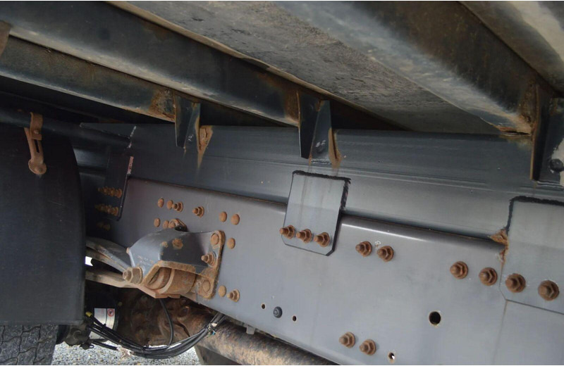 Volvo FE 18.320 FLATBED CRANE - Bortu kravas automašīna/ Platforma, Kravas auto ar manipulatoru: foto 5 Volvo FE 18.320 FLATBED CRANE - Bortu kravas automašīna/ Platforma, Kravas auto ar manipulatoru: foto 5