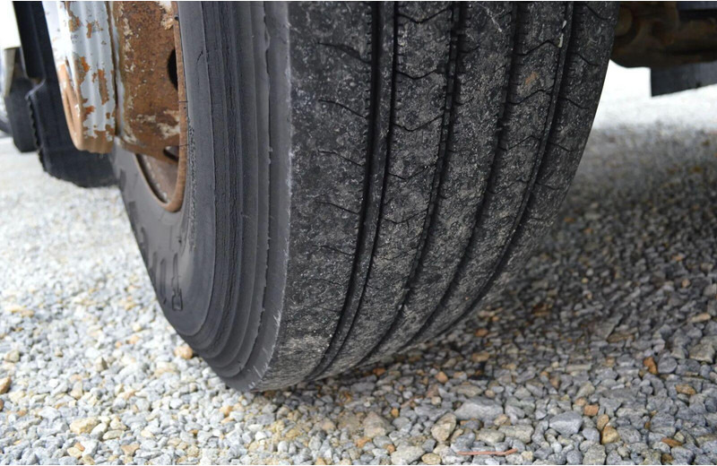 Volvo FE 18.320 FLATBED CRANE - Bortu kravas automašīna/ Platforma, Kravas auto ar manipulatoru: foto 4 Volvo FE 18.320 FLATBED CRANE - Bortu kravas automašīna/ Platforma, Kravas auto ar manipulatoru: foto 4