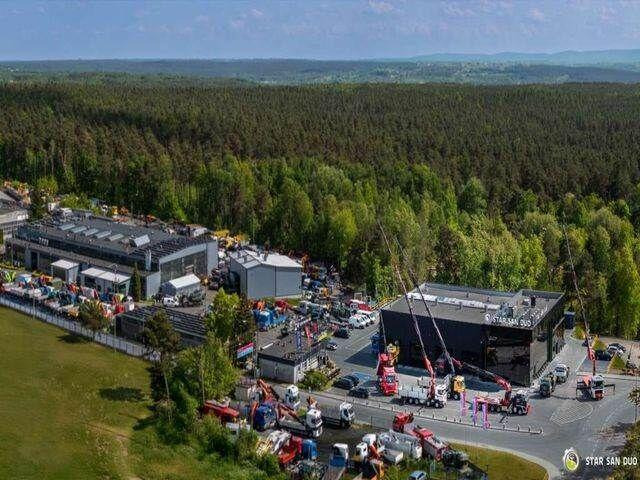 Bortu kravas automašīna/ Platforma, Kravas auto ar manipulatoru Volvo FH 540 8x4 HMF 6020 Fly Jib Winch: foto 11