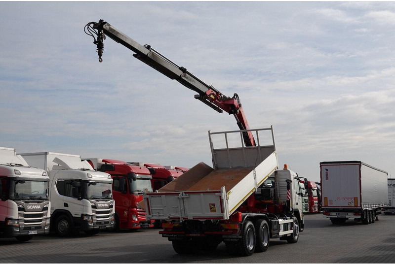 Volvo FMX 370 / 6X4 / WYWROTKA + HDS FASSI F165XP / MAX UDŹWIG 5200KG - Kravas automašīna pašizgāzējs: foto 4 Volvo FMX 370 / 6X4 / WYWROTKA + HDS FASSI F165XP / MAX UDŹWIG 5200KG - Kravas automašīna pašizgāzējs: foto 4