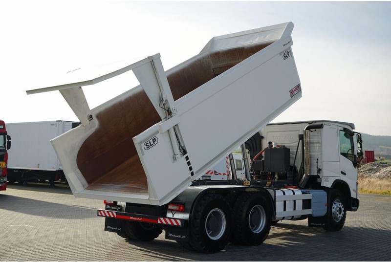 Volvo FMX 550 / 6x4 / WYWROTKA / WOZIDŁO / HARDOX / HYDRAULICZNA KLAPA - Kravas automašīna pašizgāzējs: foto 4 Volvo FMX 550 / 6x4 / WYWROTKA / WOZIDŁO / HARDOX / HYDRAULICZNA KLAPA - Kravas automašīna pašizgāzējs: foto 4