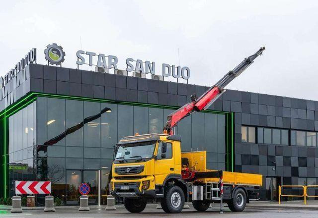 Volvo FMX330 4x4 FASSI F135A2.23 Crane Kran - Bortu kravas automašīna/ Platforma, Kravas auto ar manipulatoru: foto 1 Volvo FMX330 4x4 FASSI F135A2.23 Crane Kran - Bortu kravas automašīna/ Platforma, Kravas auto ar manipulatoru: foto 1