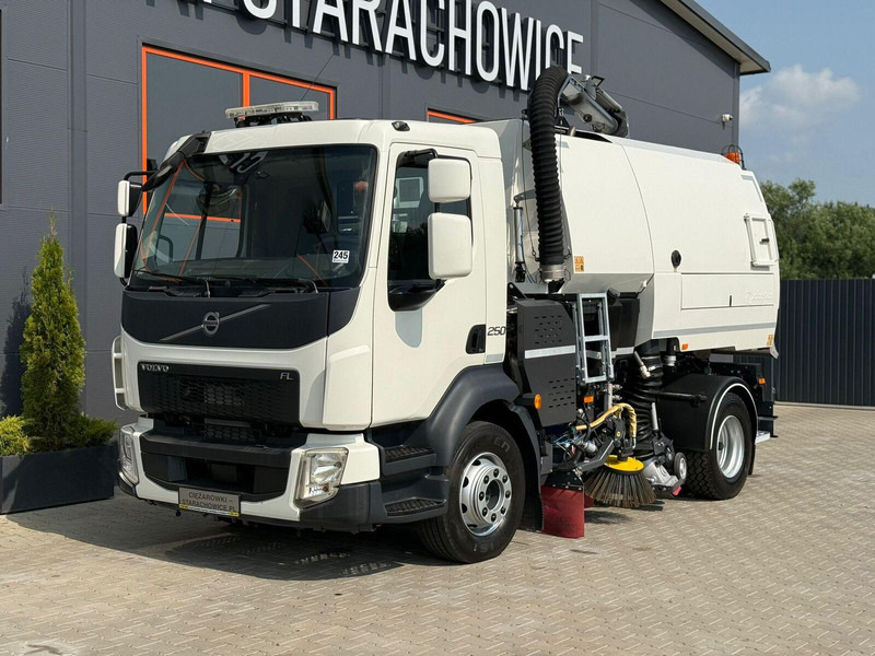 Volvo VOLVO FL 15.250 Euro 6 // zamiatarka dwustronna JOHNSTON VT652 - Ielu tīrīšanas mašīna: foto 1 Volvo VOLVO FL 15.250 Euro 6 // zamiatarka dwustronna JOHNSTON VT652 - Ielu tīrīšanas mašīna: foto 1