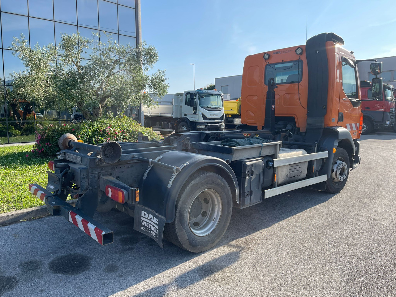 DAF LF280LE - Pacēlājs ar āķi: foto 3 DAF LF280LE - Pacēlājs ar āķi: foto 3