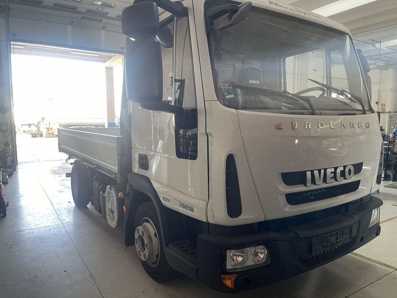 IVECO EuroCargo 75E18 - Kravas automašīna pašizgāzējs: foto 1 IVECO EuroCargo 75E18 - Kravas automašīna pašizgāzējs: foto 1