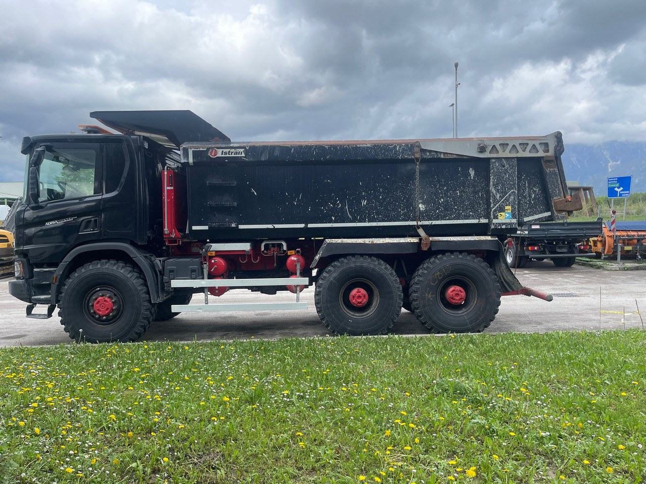 SCANIA P450 XT - Kravas automašīna pašizgāzējs: foto 4 SCANIA P450 XT - Kravas automašīna pašizgāzējs: foto 4