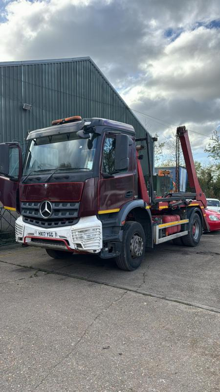 Mercedes Arocs1824 Ton Skip loader Arocs 1824 Skip Loader - Būvgružu konteineru vedējs: foto 1 Mercedes Arocs1824 Ton Skip loader Arocs 1824 Skip Loader - Būvgružu konteineru vedējs: foto 1