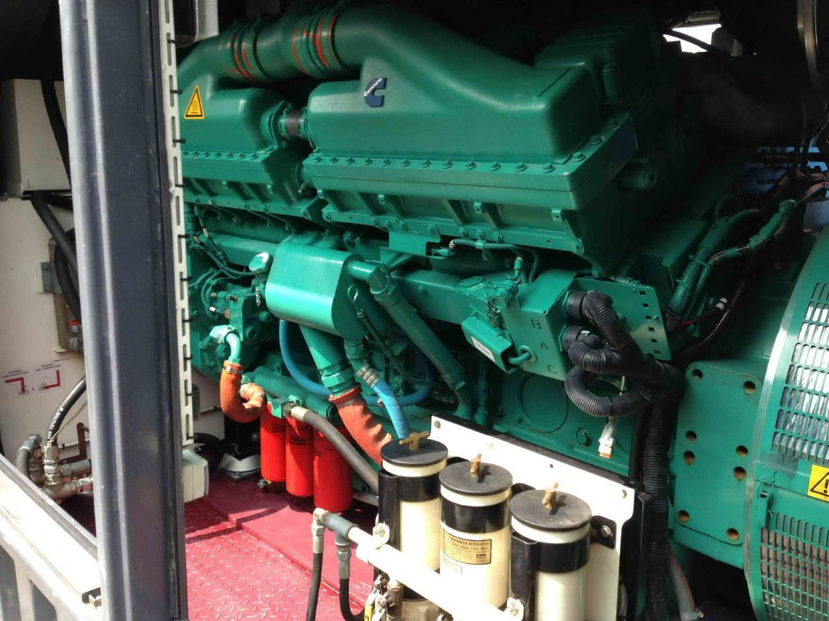 Cummins Generator 1250 KVA QSK45-G4 Engine Super silent Silent - Elektroģenerators: foto 4 Cummins Generator 1250 KVA QSK45-G4 Engine Super silent Silent - Elektroģenerators: foto 4