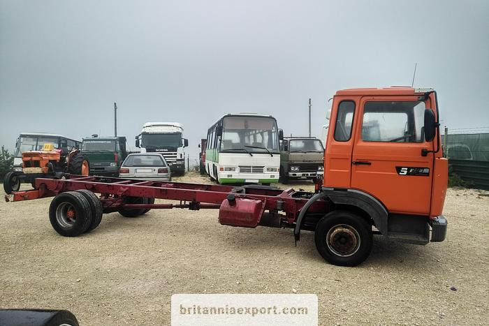 RENAULT Midliner S120 Turbo | Perkins 3.9 diesel engine | ZF manual - Šasija kravas automašīna: foto 4 RENAULT Midliner S120 Turbo | Perkins 3.9 diesel engine | ZF manual - Šasija kravas automašīna: foto 4
