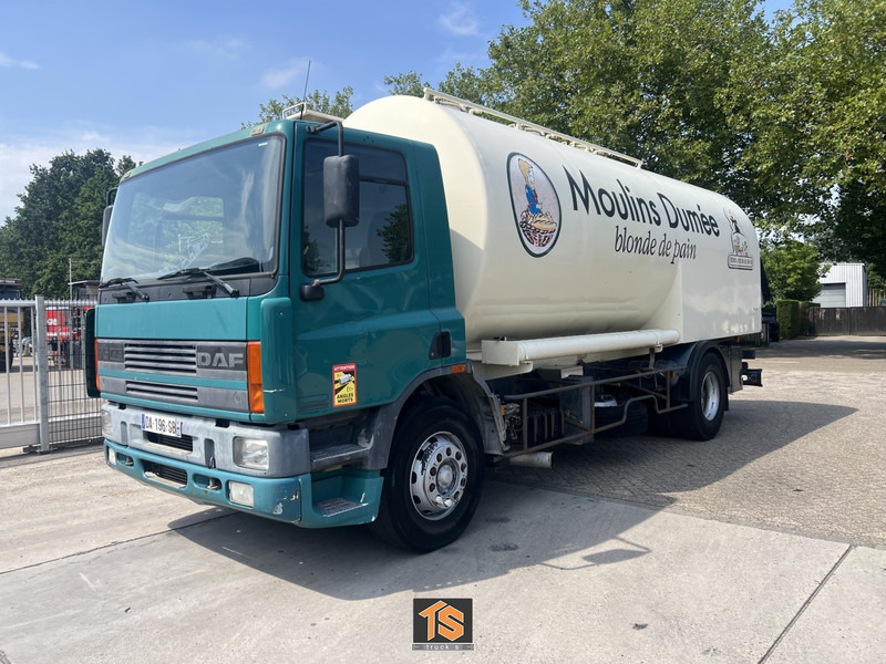 DAF CF75.250 EURO 2 - MANUAL - ZAUG und DRUCK - TOP TRUCK - Autocisterna: foto 1 DAF CF75.250 EURO 2 - MANUAL - ZAUG und DRUCK - TOP TRUCK - Autocisterna: foto 1