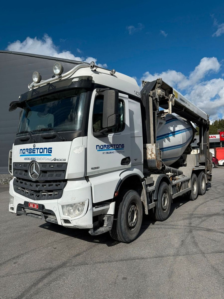 Mercedes-Benz 3251 / 9 m3 mixer + Liebher 12+4 - Betonvedējs: foto 3 Mercedes-Benz 3251 / 9 m3 mixer + Liebher 12+4 - Betonvedējs: foto 3