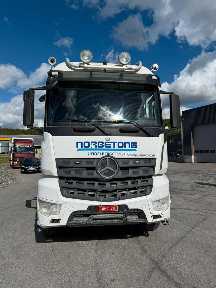 Mercedes-Benz 3251 / 9 m3 mixer + Liebher 12+4 - Betonvedējs: foto 2 Mercedes-Benz 3251 / 9 m3 mixer + Liebher 12+4 - Betonvedējs: foto 2