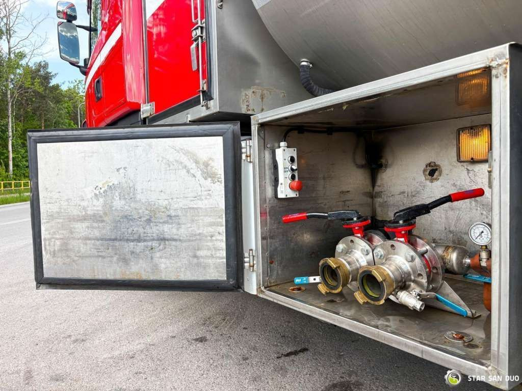 Scania D 320 FIRE BRIGADE Tank 12,000 Litres - Kravas automašīna: foto 2 Scania D 320 FIRE BRIGADE Tank 12,000 Litres - Kravas automašīna: foto 2