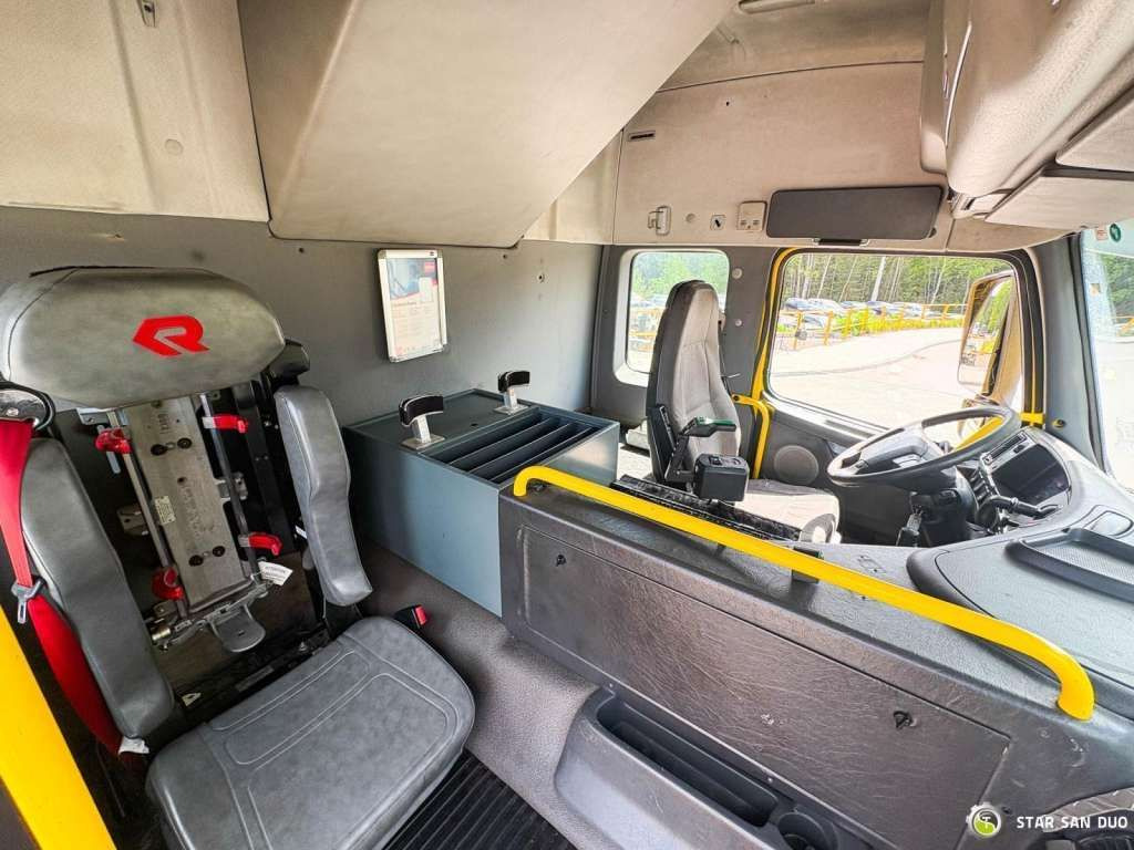 Kravas automašīna Volvo  FM 460 6x6 Rosenbauer Fire Truck LSP Water Tank: foto 20