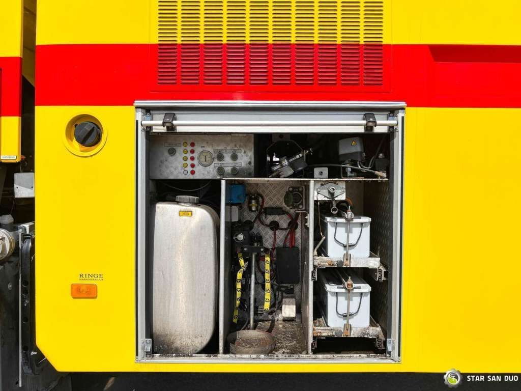 Kravas automašīna Volvo  FM 460 6x6 Rosenbauer Fire Truck LSP Water Tank: foto 17