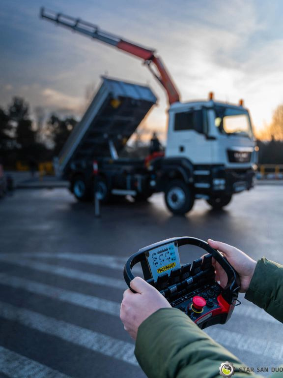MAN 6x6 TGS 26.360 PALFINGER PK 18002 Kipper KRAN - Kravas auto ar manipulatoru, Kravas automašīna pašizgāzējs: foto 2 MAN 6x6 TGS 26.360 PALFINGER PK 18002 Kipper KRAN - Kravas auto ar manipulatoru, Kravas automašīna pašizgāzējs: foto 2
