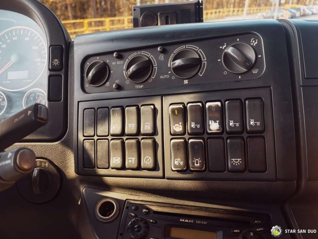 Kravas auto ar manipulatoru MAN  TGA 18.440 6x2 FASSI F 210 A.24  Crane Rotator: foto 19