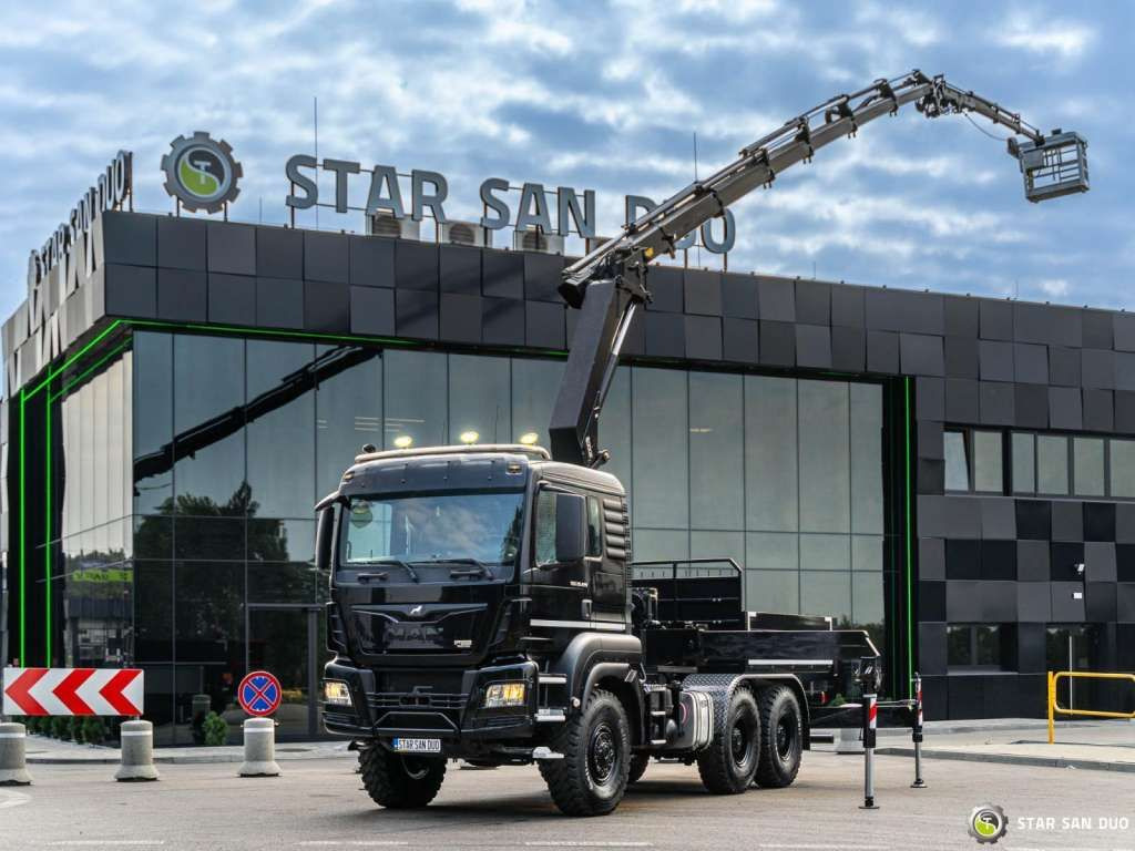MAN TGS 26.420 6x6 HMF 3000 K6 Fly Jib Crane Basket - Kravas auto ar manipulatoru: foto 1 MAN TGS 26.420 6x6 HMF 3000 K6 Fly Jib Crane Basket - Kravas auto ar manipulatoru: foto 1