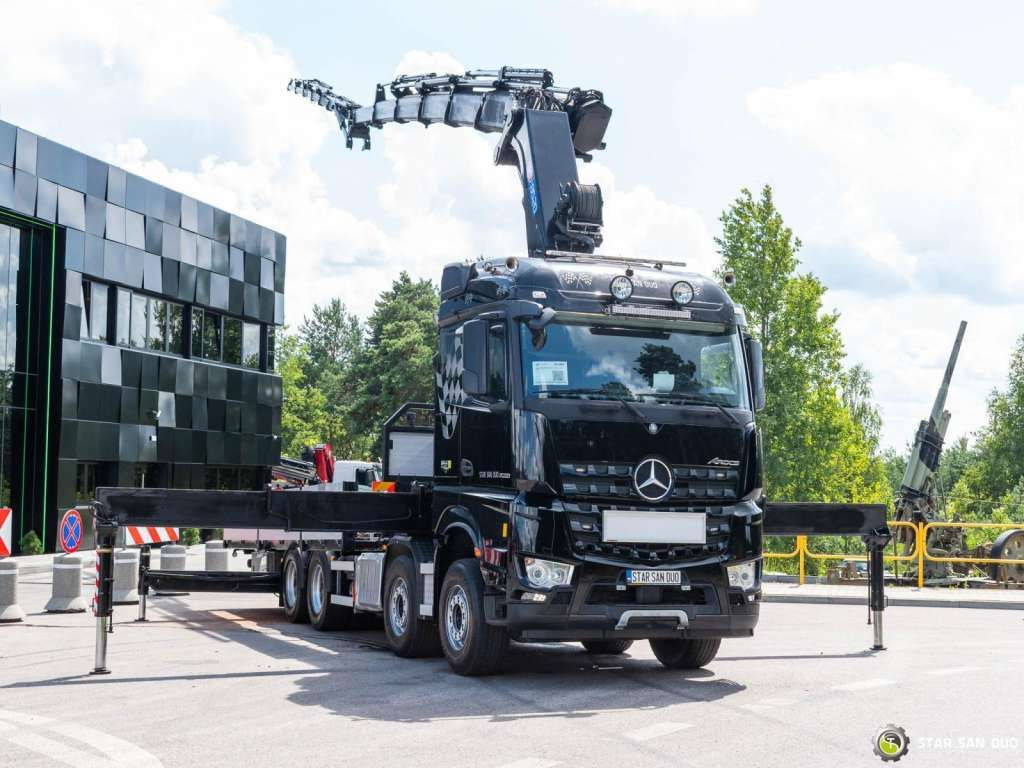 Mercedes-Benz AROCS 3251 8x4 HMF 8520 Fly Jib Winch - Kravas auto ar manipulatoru: foto 2 Mercedes-Benz AROCS 3251 8x4 HMF 8520 Fly Jib Winch - Kravas auto ar manipulatoru: foto 2