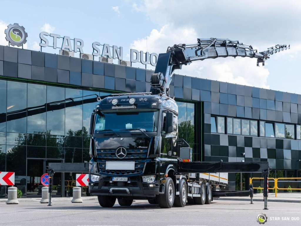 Mercedes-Benz AROCS 3251 8x4 HMF 8520 Fly Jib Winch - Kravas auto ar manipulatoru: foto 1 Mercedes-Benz AROCS 3251 8x4 HMF 8520 Fly Jib Winch - Kravas auto ar manipulatoru: foto 1