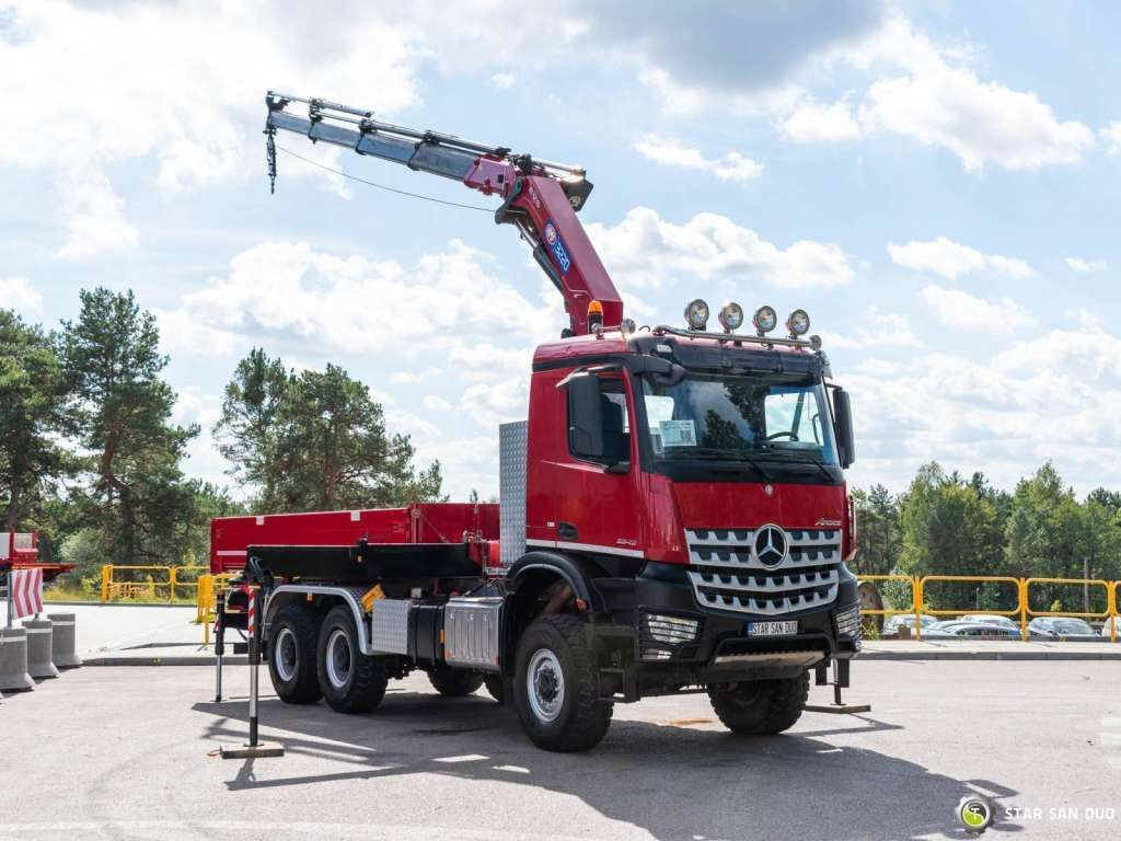 Mercedes-Benz AROCS 3345 6x6 HMF 3220 Winch Crane Tipper - Kravas automašīna pašizgāzējs: foto 2 Mercedes-Benz AROCS 3345 6x6 HMF 3220 Winch Crane Tipper - Kravas automašīna pašizgāzējs: foto 2