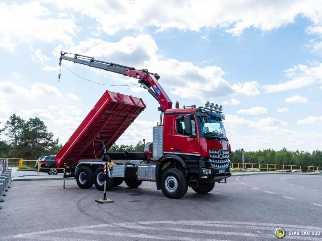 Mercedes-Benz AROCS 3345 6x6 HMF 3220 Winch Crane Tipper - Kravas automašīna pašizgāzējs: foto 5 Mercedes-Benz AROCS 3345 6x6 HMF 3220 Winch Crane Tipper - Kravas automašīna pašizgāzējs: foto 5
