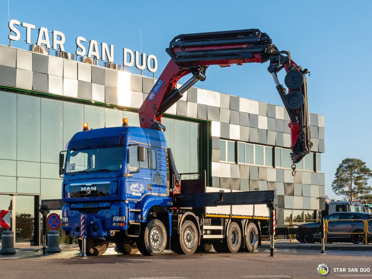 - Kravas auto ar manipulatoru: foto 1 - Kravas auto ar manipulatoru: foto 1