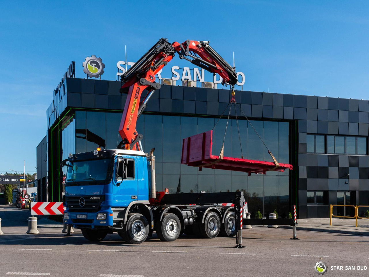 - Kravas auto ar manipulatoru: foto 1 - Kravas auto ar manipulatoru: foto 1