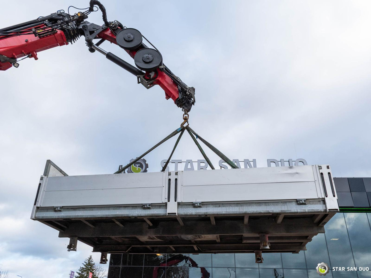 Kravas auto ar manipulatoru : foto 7