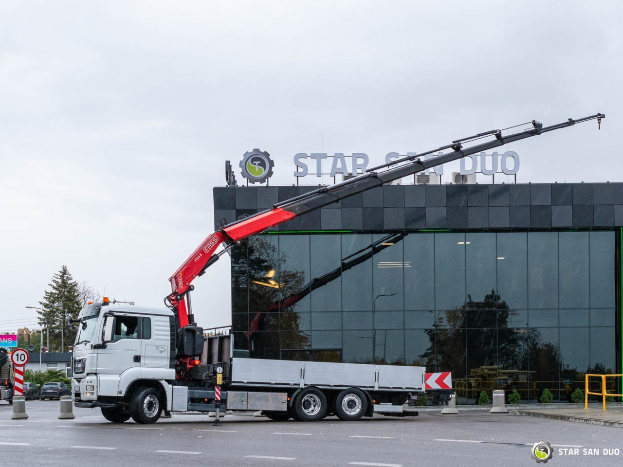 - Kravas auto ar manipulatoru: foto 3 - Kravas auto ar manipulatoru: foto 3