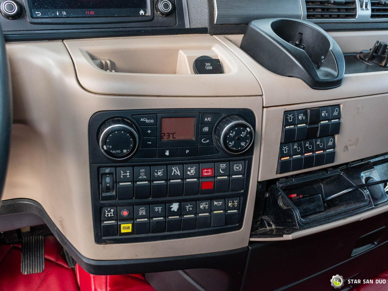 Kravas auto ar manipulatoru : foto 18