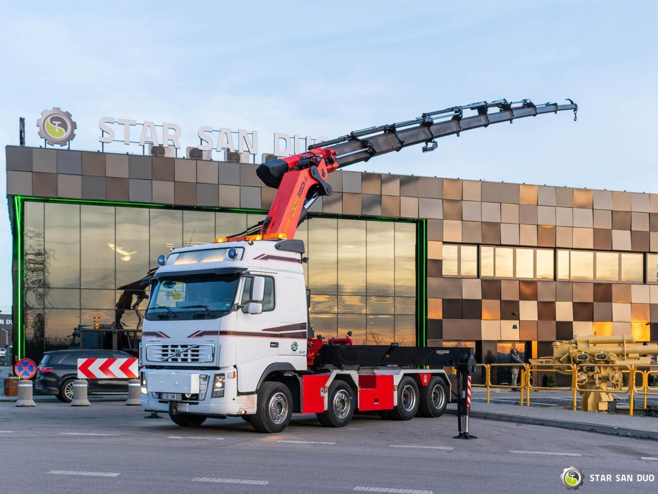 - Kravas auto ar manipulatoru: foto 1 - Kravas auto ar manipulatoru: foto 1