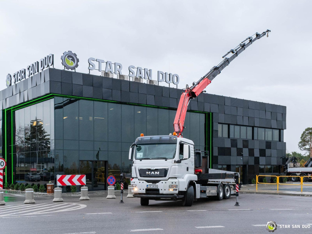 - Kravas auto ar manipulatoru: foto 1 - Kravas auto ar manipulatoru: foto 1