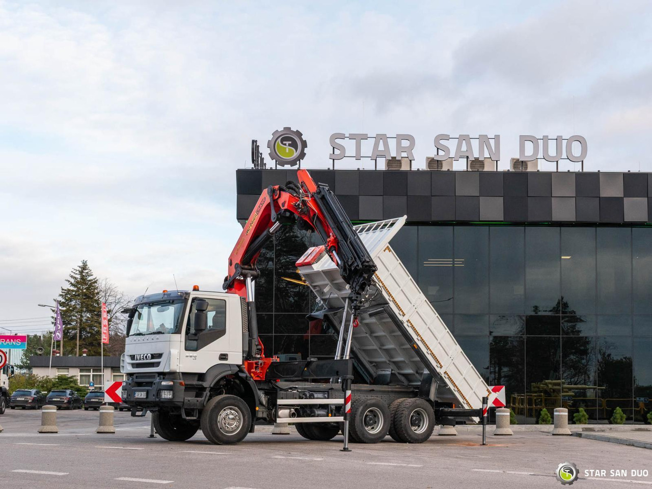 - Kravas auto ar manipulatoru: foto 1 - Kravas auto ar manipulatoru: foto 1