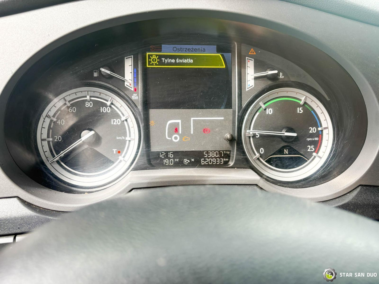 Kravas auto ar manipulatoru : foto 23 Kravas auto ar manipulatoru : foto 23