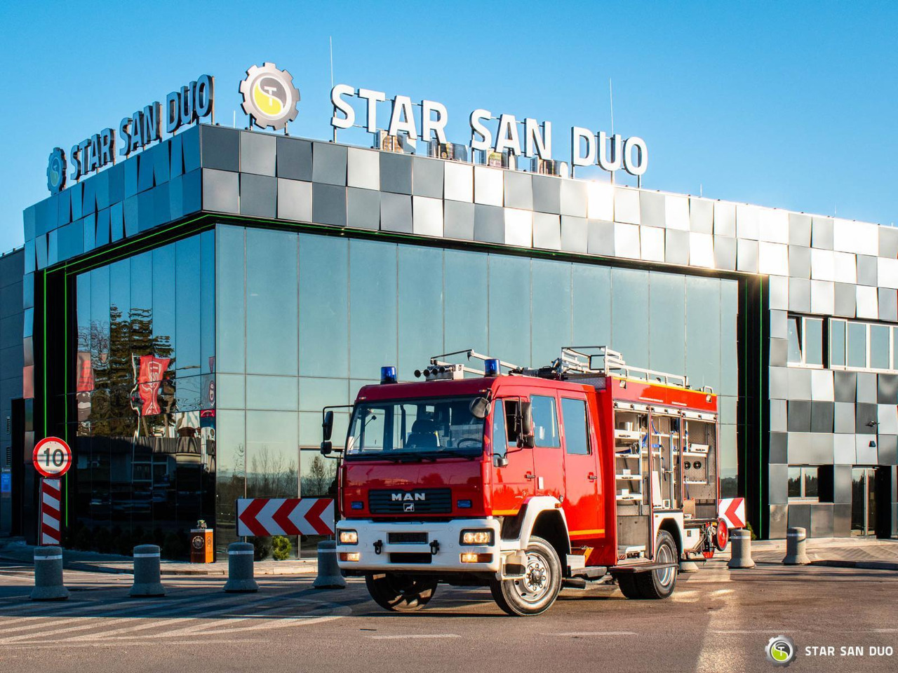 - Ugunsdzēsēju mašīna: foto 3 - Ugunsdzēsēju mašīna: foto 3