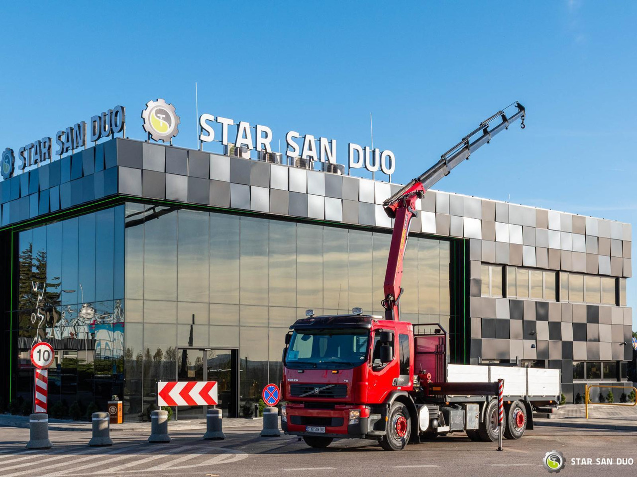 - Kravas auto ar manipulatoru: foto 1 - Kravas auto ar manipulatoru: foto 1