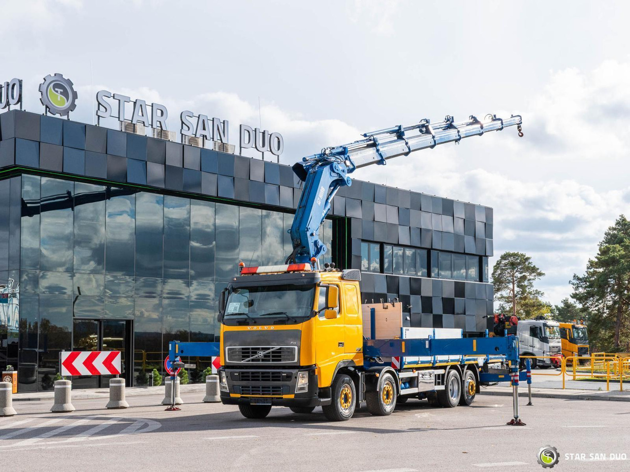 - Kravas auto ar manipulatoru: foto 1 - Kravas auto ar manipulatoru: foto 1