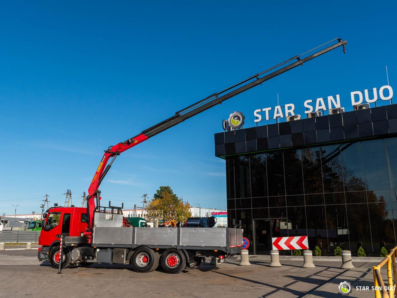 - Kravas auto ar manipulatoru: foto 2 - Kravas auto ar manipulatoru: foto 2