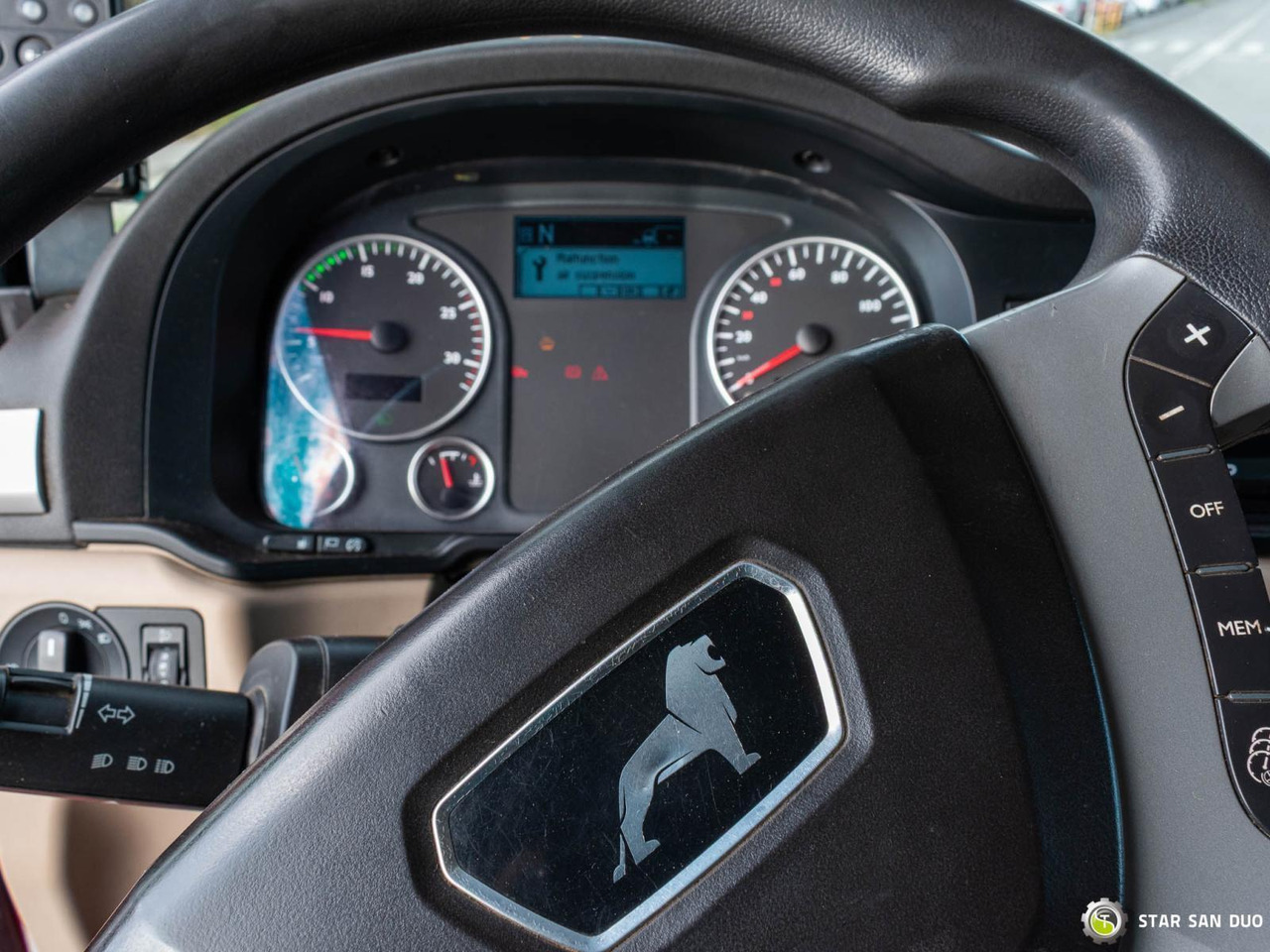 Kravas auto ar manipulatoru : foto 15